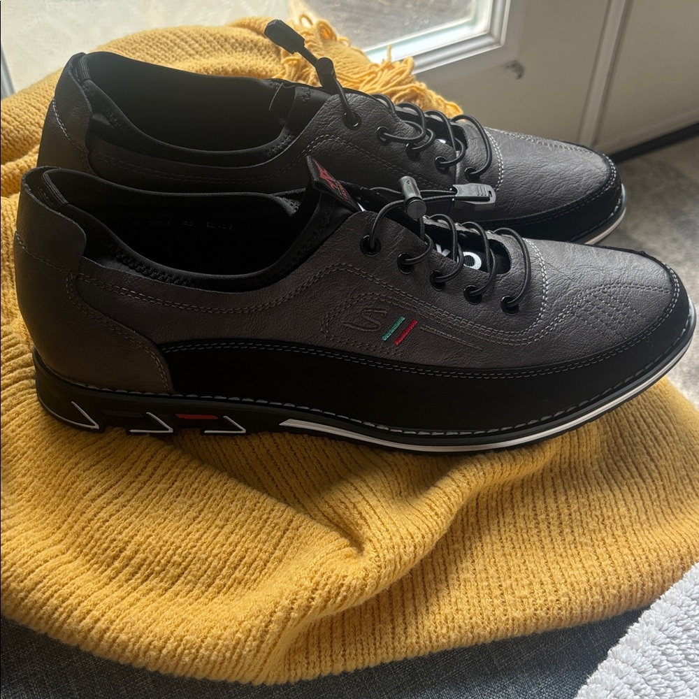 Stylish Black and Gray Sneakers for Men